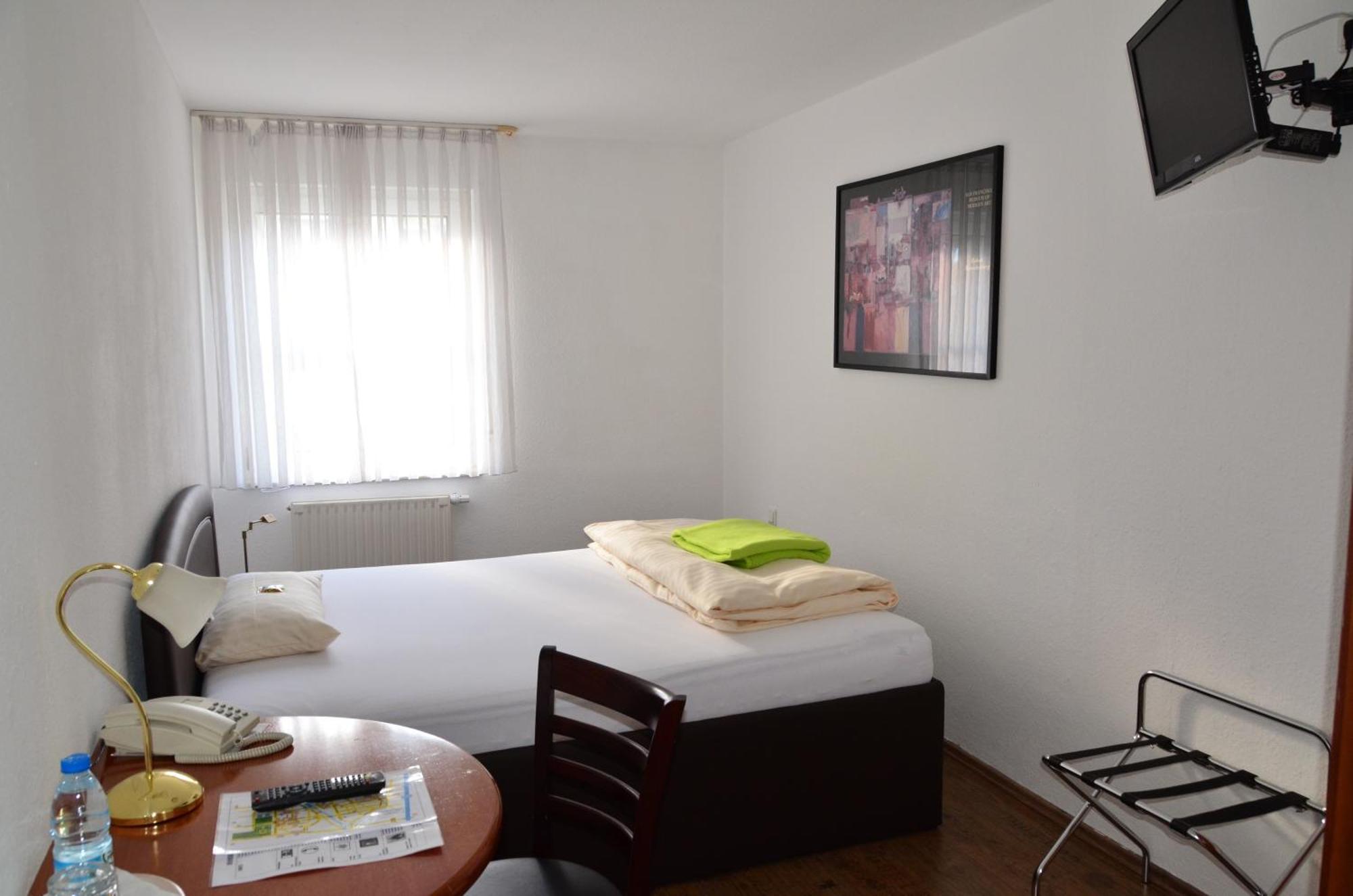 Hotel Moerike Лудвигсбург Екстериор снимка