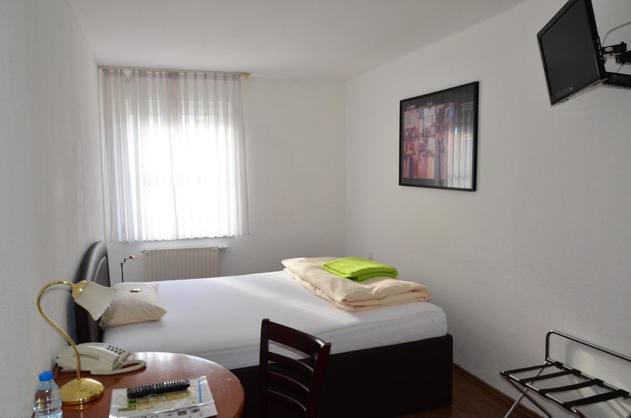 Hotel Moerike Лудвигсбург Стая снимка